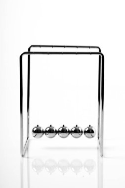 Newton topları, Dengeleme beşik iş kavramı Studio