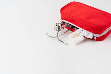 Stüdyonun ilk yardım çantası.