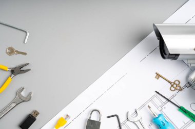 Güvenlik kamerası ev planıyla çevrimiçi.