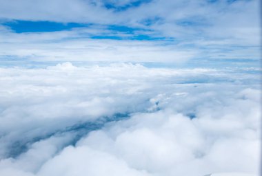 Tatil konsepti için yazın bulutsuz gökyüzü
