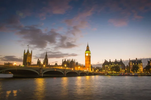 Бигбен и здание парламента в Лондоне Англия, Великобритания — стоковое фото