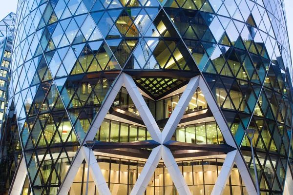 Londres edifício de escritórios paisagem urbana para o conceito de negócios — Fotografia de Stock