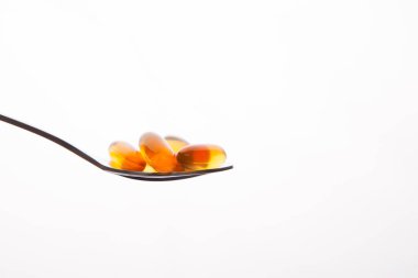 Sağlıklı konsept için vitamin kapsülü balık yağı