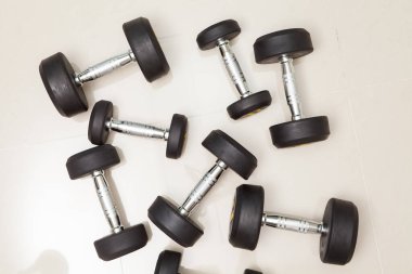 Ağırlık çalışması ve sağlıklı konsept için aptal