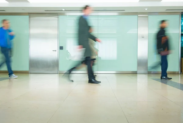 Movement of business people in the city — Stock Photo, Image