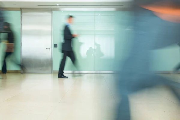 Movement of business people in the city — Stock Photo, Image