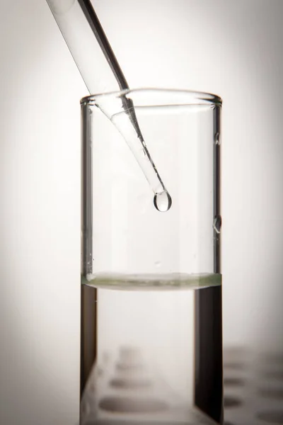 화학 개념을 위한 실험실 실험실 튜브 — 스톡 사진