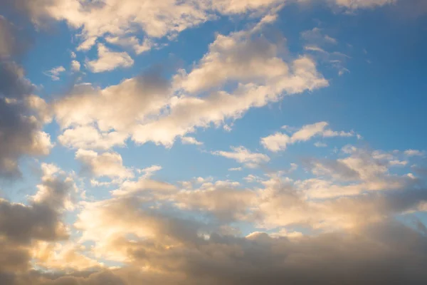 Sonnenuntergangshimmel im Sommer für Urlaubskonzept — Stockfoto