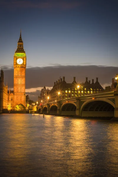 Bigben és a londoni parlament háza Anglia, Egyesült Királyság — Stock Fotó