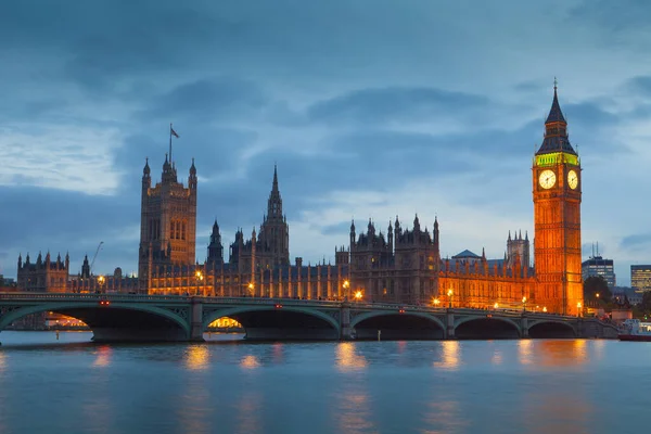 Bigben e casa do parlamento em Londres Inglaterra, Reino Unido — Fotografia de Stock