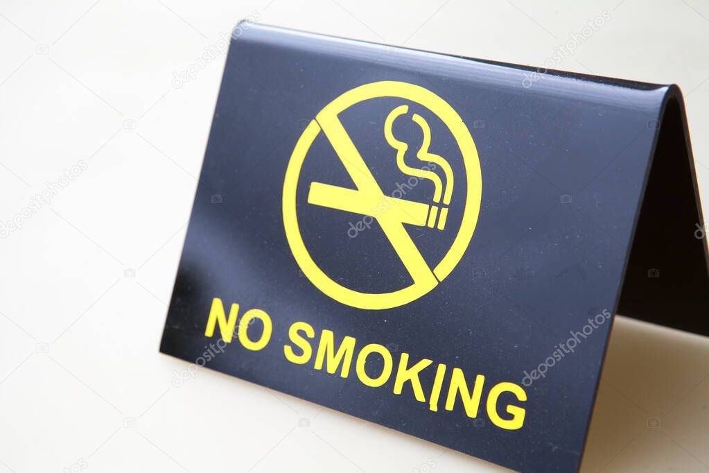 No smoking sign on the table