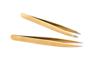 Beyaz izole arka plan üzerinde şekillendirme kaşları için iki metal cımbız