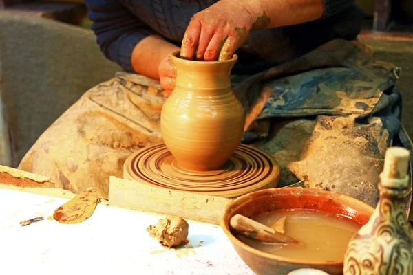 Potter Workshop Shows How Make Pottery His Own Hands First — Stock Photo, Image