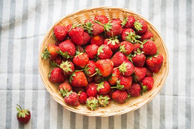 masada bir sepet içinde çilek Close-up