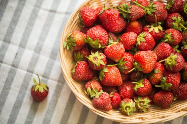 masada bir sepet içinde çilek Close-up
