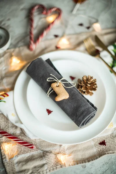 Ambiente de mesa para o jantar no Natal — Fotografia de Stock