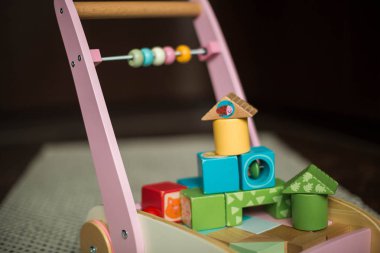 pembe bebek eğitici oyuncak walker arabası