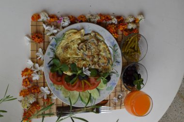 Mantarlı lezzetli kahvaltılı omlet