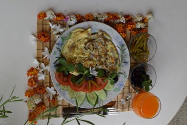 Mantarlı lezzetli kahvaltılı omlet