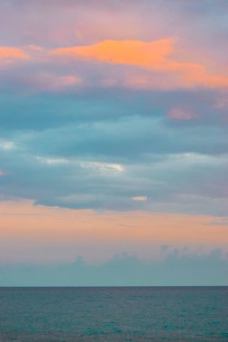 Güzel yaz romantik gökyüzü arka plan