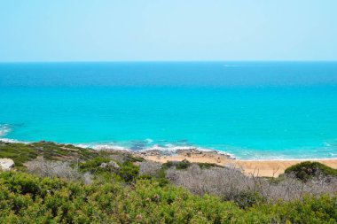 gündüz kumlu deniz kıyısıhavadan görünümü 