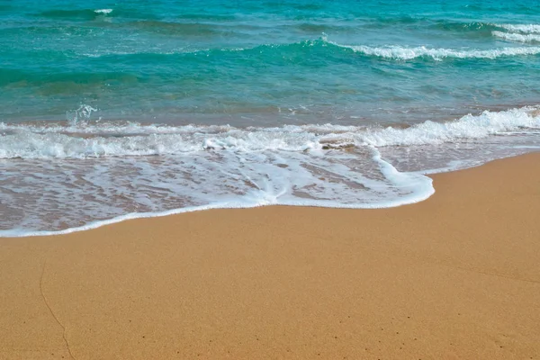 Вид Піщаний Пляж Бірюзове Море Вдень — стокове фото