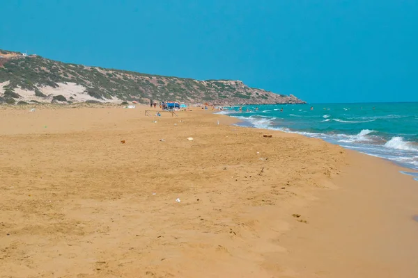 Blick Auf Sandstrand Und Türkisfarbenes Meer Bei Tag — Stockfoto