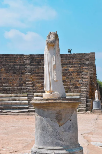 Vista Estátua Sem Cabeça Anfiteatro Antigo — Fotografia de Stock