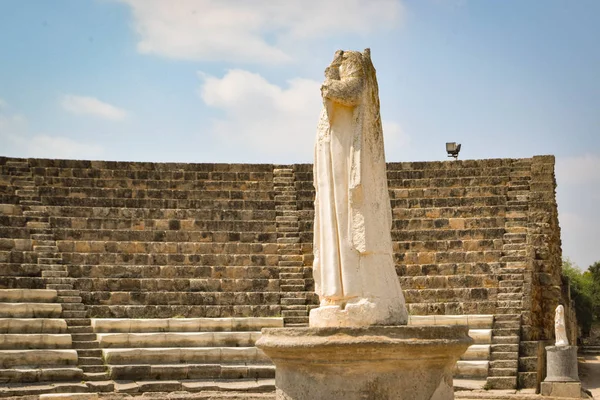 Vista Estátua Sem Cabeça Anfiteatro Antigo — Fotografia de Stock