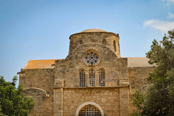 Vista Antigua Iglesia Cristiana Apedreada Durante Día — Foto de Stock