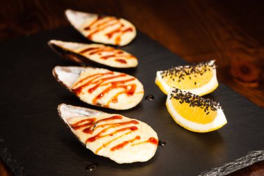 Japon mutfağının yemekleri rulo ile balık