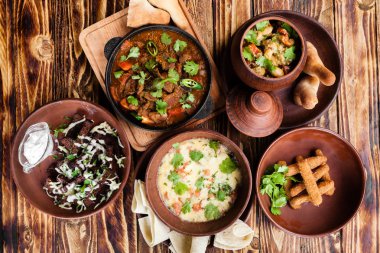 çeşitli Gürcü yemekler ve aperatifler