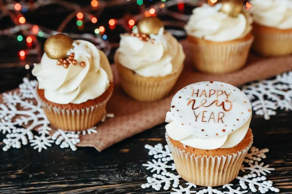 Postres Festivos Cupcakes Caramelos Con Decoración Año Nuevo — Foto de Stock