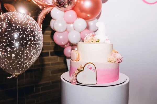 Foto Van Een Verjaardagsfeestje Met Cake Ballen — Stockfoto
