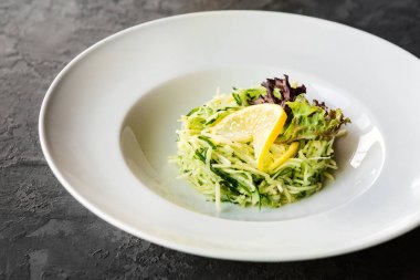 Ulusal Gürcü mutfağının lezzetli restoran yemeği