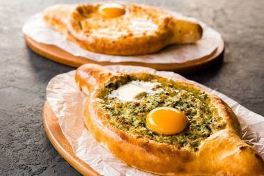 Ulusal Gürcü mutfağının lezzetli restoran yemeği