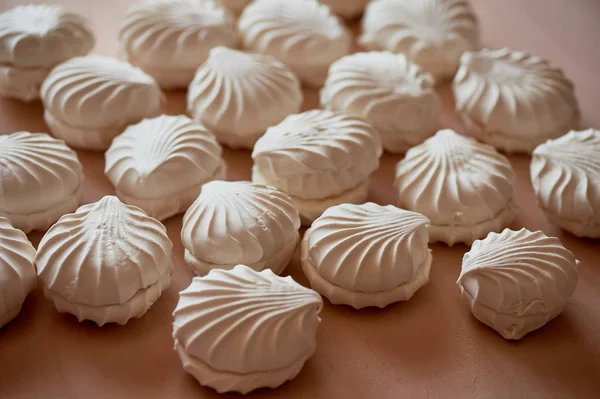 Birçok krem bir arka plan üzerine Kavrulmuş Lokum gibiydi. Pastel resim tatlı. Bir sürü doku