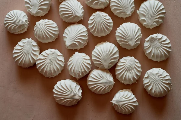 Birçok krem bir arka plan üzerine Kavrulmuş Lokum gibiydi. Pastel resim tatlı. Bir sürü doku