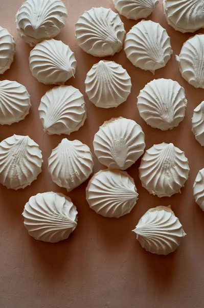 Birçok krem bir arka plan üzerine Kavrulmuş Lokum gibiydi. Pastel resim tatlı. Bir sürü doku