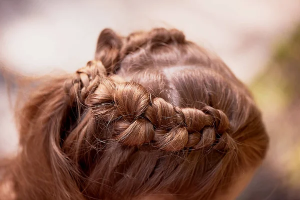 Bruiloft kapsels voor dikke rode haren. Haar, dicht — Stockfoto