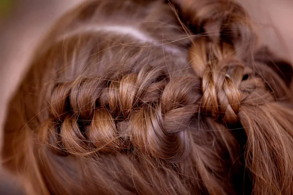 Peinados de boda para cabellos rojos gruesos. — Foto de Stock