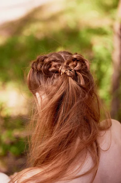 Peinados de boda para cabellos rojos gruesos. — Foto de Stock
