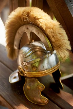 Koruyucu kask Roma lejyoner fırça ile. Yakından. Tarihi ayrıntı