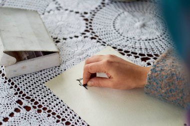 Sanatçı berabere var. Resim yaratıcı süreç.