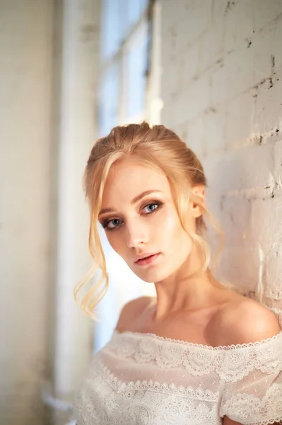 Portrait of a beautiful miniature bride in a lace dress. Hair with curls. Emphasis in make-up on the eyes.Blonde. — Stock Photo, Image