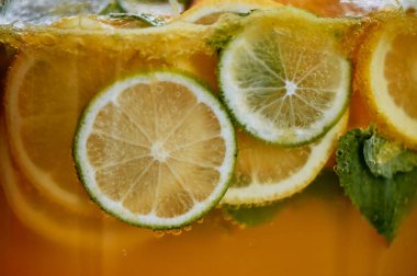 Bir buharda serinletici limonata. Piknik, etkinlik Catering.
