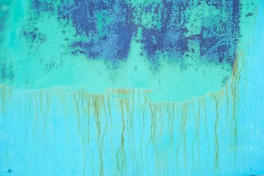 Doku, boyanın üstündeki pas sızıntısı. Metal yüzey, soyutlama. Mavi