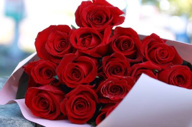 Yakın - kırmızı gül buketi manzarası