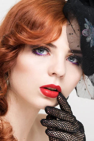 Primer Plano Retrato Mujer Hermosa Con Maquillaje Brillante Resaltador Brillante — Foto de Stock