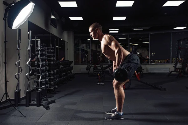 Atlético Joven Haciendo Ejercicios Con Barra Pesas Gimnasio Guapo Musculoso — Foto de Stock